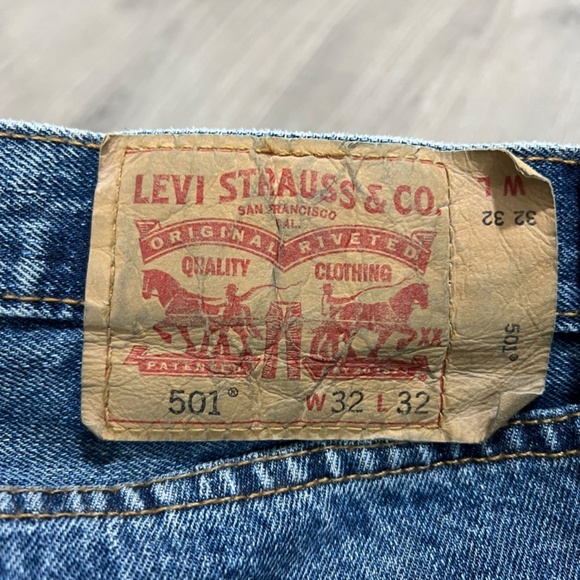 Levi's 501 Mens Jeans Fit 32X32 Blue Button Fly Denim - Picture 12 of 16